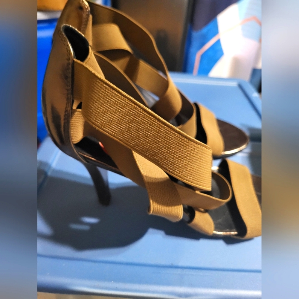 TAHARI  heels Brown size 9M